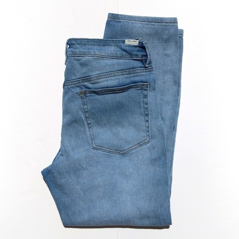Almost Famous Medium Wash High Rise Distressed Cropped Skinny Jeans Blue Size 7